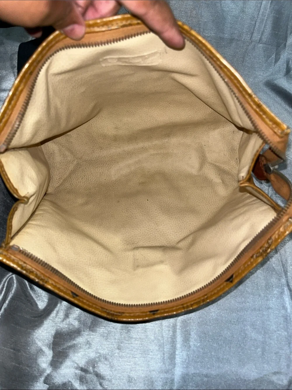MCM Clutch - Picture 14 of 17